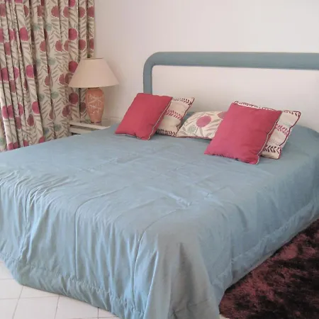 V200- 1 Bed By Shirley Dunne- Victory Village *